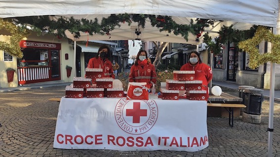 Stresa, panettone solidale con la Cri