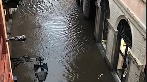 Nubifragio ad Arona: allagamenti e torrenti ingrossati. Fotogallery