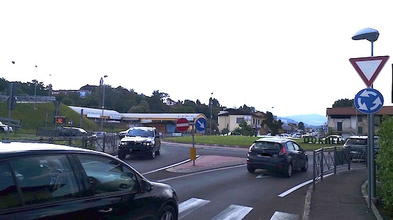  SS33 del Sempione: sabato code ordinate per il primo fine settimana di riapertura dei confini regionali