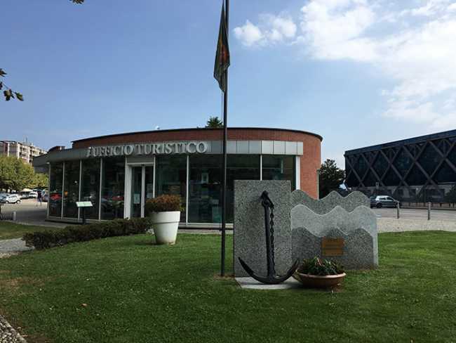Arona, orario estivo per l'Ufficio Turistico