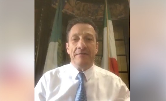 Arona,  alcuni bar, ristoranti e locali sospendono l'attività. L'annuncio del sindaco. Il motto:"Chiudere subito per riaprire prima"