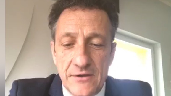 Arona, il sindaco: "Per il loro bene gli over 65 devono restare a casa"