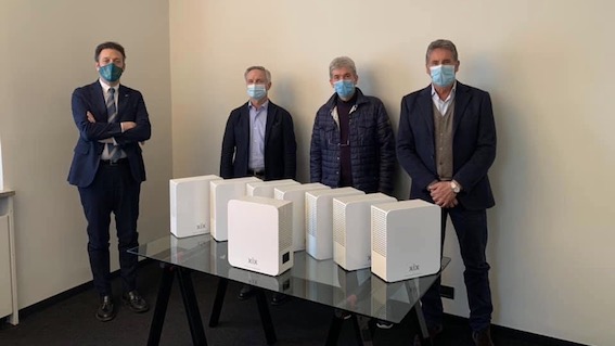 Arona, consegnati otto sanificatori alla casa di riposo