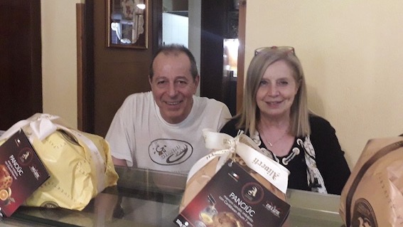 Arona, chiude la storica pasticceria del corso