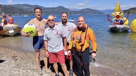 Arona, i vigili del fuoco si sono occupati della sicurezza dei partecipanti alla traversata