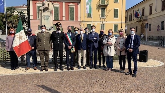 Arona. la cerimonia in occasione del 25 aprile