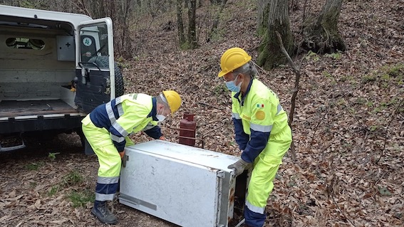 Protezione Civile di Massino Visconti: recupero di materiale abbandonato nel bosco