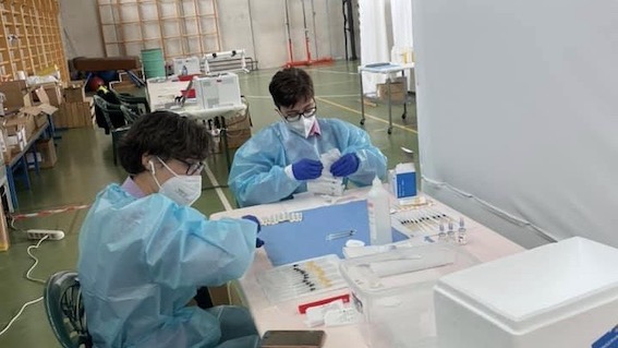 Varallo Pombia: superate le 2.000 vaccinazioni all'hub presso la palestra