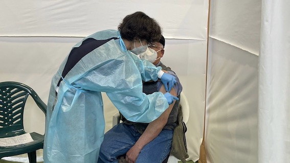 Varallo Pombia, effettuato il millesimo vaccino al centro vaccinale