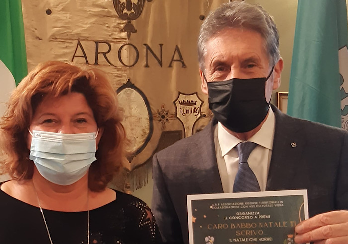 Arona chiede ai bambini di raccontare il Natale che vorrebbero: al via il concorso “Caro Babbo Natale di scrivo”