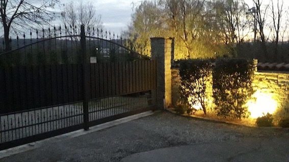 Castelletto Ticino, le testimonianze dei residenti dopo gli spari dei carabinieri all'auto di malviventi in fuga