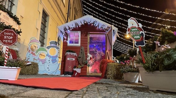 Sesto Calende: allestita la casa di Babbo Natale