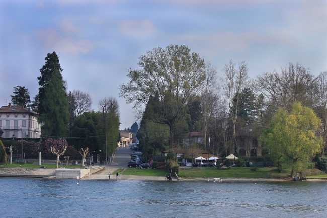 Appello dei sindaci di Sesto Calende e Castelletto Ticino per evitare assembramenti nell'ultimo giorno di zona gialla