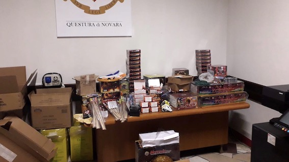 Arona: la polizia ha sequestrato circa 50 kg di fuochi d'artificio pericolosi