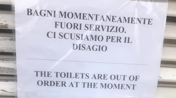 Arona, problemi per l'utilizzo dei bagni pubblici
