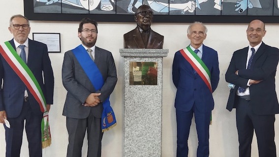 Varallo Pombia: l'Istituto Comprensivo intitolato ad  Andrea Camilleri. E' il primo in Italia