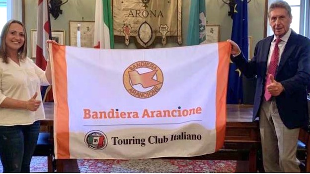 Arona, confermata la Bandiera Arancione