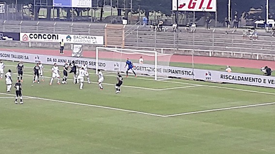Esordio amaro per il Lugano. Proteste degli ultras per il green pass