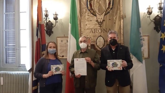  Arona, Giornata Europea dei Parchi: il Parco del Ticino Lago Maggiore ha consegnato manuali di educazione ambientale