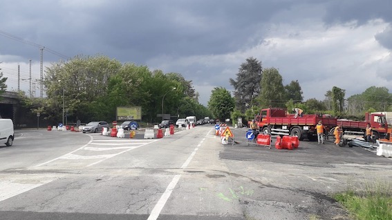 Arona, proseguono i lavori per la rotonda all'ingresso della città