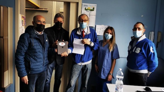Dall'Avis di Oleggio donazione di un ipad al personale medico Usca