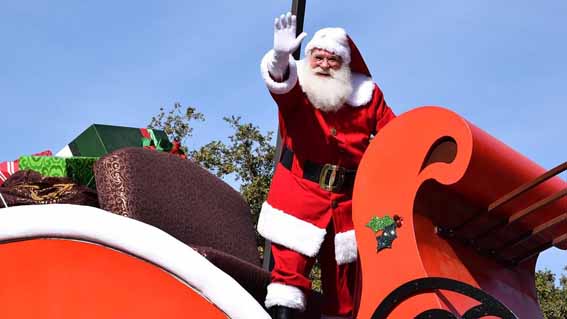 Arona, nel giardino del centro Brum il villaggio e la casa di Babbo Natale