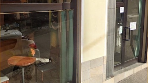 Varallo Pombia, giovani aggrediscono titolare di un bar