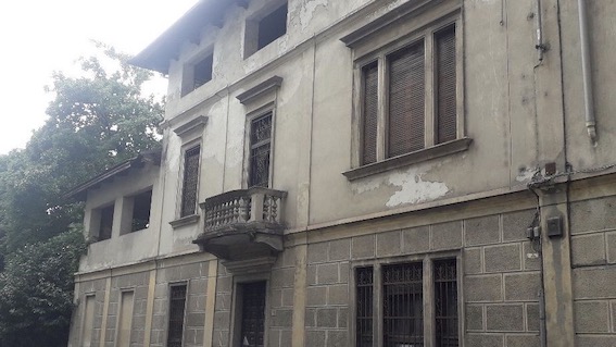 Arona, nuovo incendio a Villa Cortese