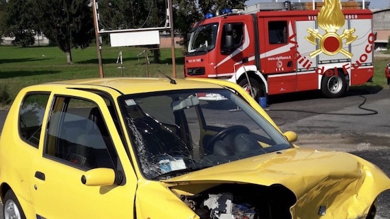 Incidente sulla sr142 a Paruzzaro: persona rimasta incastrata liberata dai vigili del fuoco