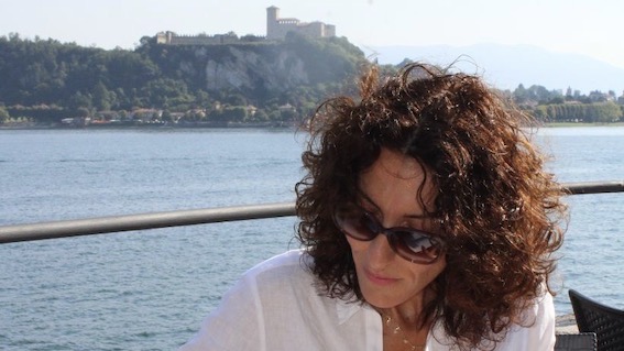 L'aronese Natascha Sgarbossa presenta il suo primo libro "Attraversando il confine"