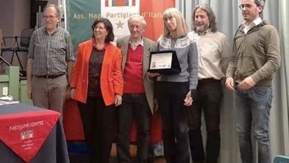 Pombia, consegnata targa in ricordo del partigiano Giovanni Grazioli