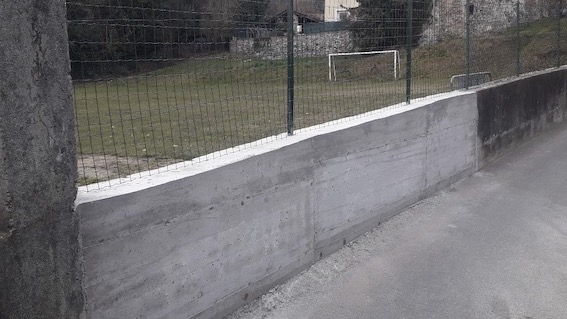 Dagnente, chiuso dalla Diocesi il parcheggio del campetto
