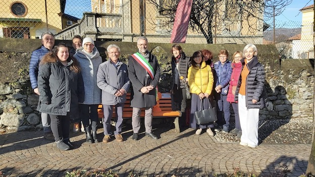 Invorio, inaugurata la panchina arancione