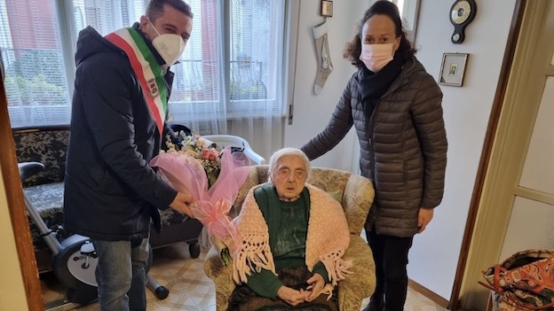Lesa, 102 candeline per la signora Pina