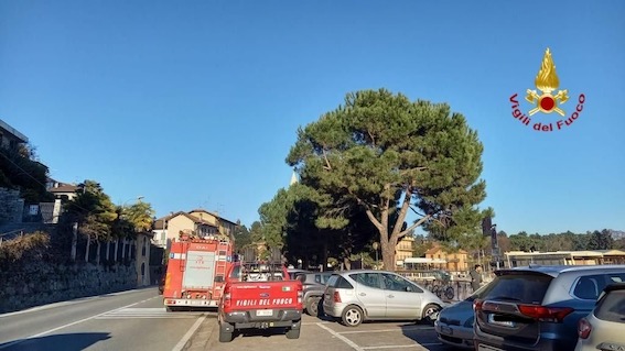 Lesa, due persone intossicate da monossido a bordo di una barca 