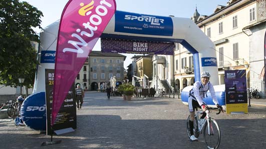 Nuovo appuntamento con la Bike Night da Milano ad Arona