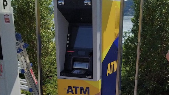 Meina, installato bancomat ATM sul lungolago