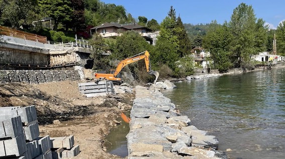 Arona, il sindaco ha aggiornato sui lavori in corso alla scogliera