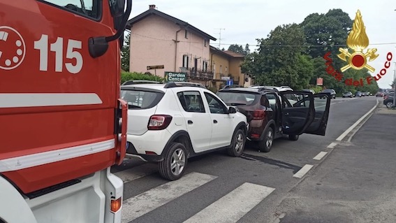 Dormelletto, incidente sulla SS33: 4 persone portate in ospedale