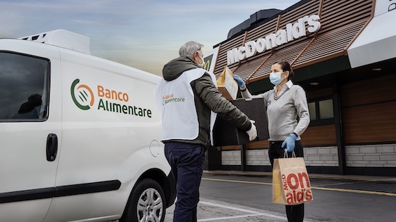 A Castelletto Ticino, McDonald’s e Fondazione Ronald McDonald donano 100 pasti caldi a settimana 