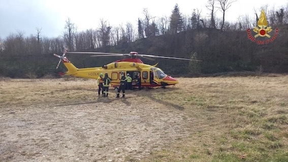 Borgo Ticino, uomo scivola in un bosco e picchia la testa: grave a Novara. Foto