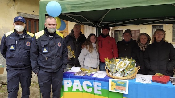 Successo per l'iniziativa "Una mimosa solidale" a Massino Visconti