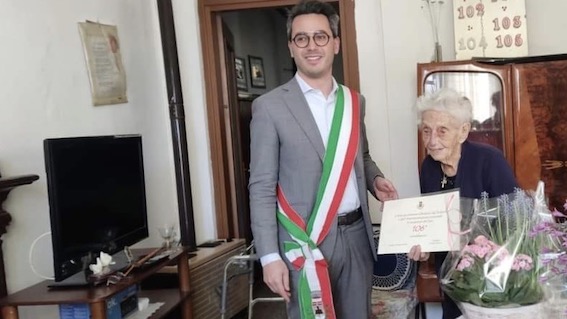 Pombia, 106 anni per la signora Rina