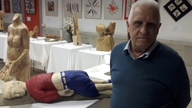 Angera,  in mostra opere tattili dell'artista del legno Cosimo Damiano La Torre