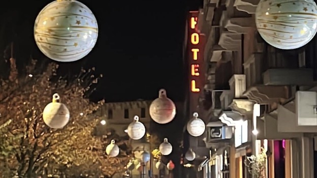Arona vestita a festa