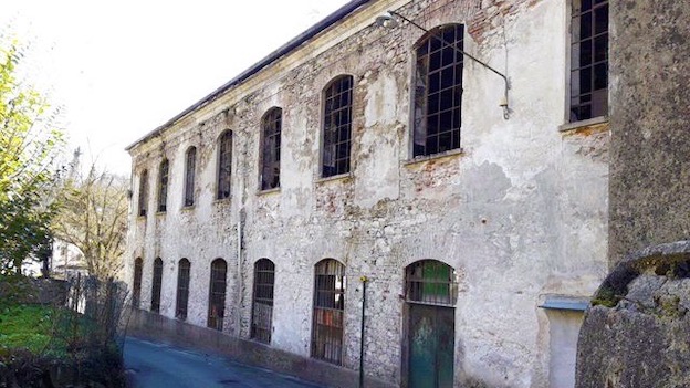 Arona, in vendita il "Fabbricone"