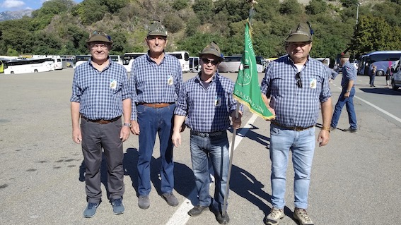 Alpini di Massino Visconti al Raduno del 1° Raggruppamento svoltosi ad Ivrea