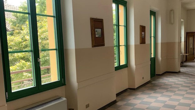 Arona, sostituiti gli infissi al Centro Incontro