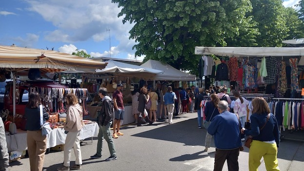 Arona, consigliera comunale vittima di borseggio al mercato