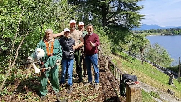 Lesa, proseguiti i lavori di pulizia del parco monumentale di Villa Cavallini